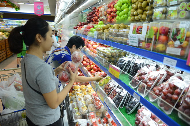 Người Việt 'rót tiền' mua trái cây ngoại