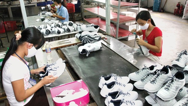 Cuộc chiến thương mại Mỹ - Trung: Da giày Việt Nam rơi vào 