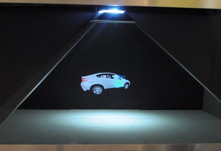 Máy chiếu đa chiều 'hot' tại triển lãm điển tử VCE 2011