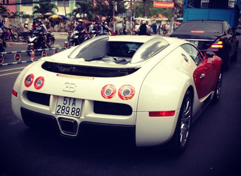 Siêu xe Bugati Veyron ở Sài Gòn là của đại gia bất động sản?