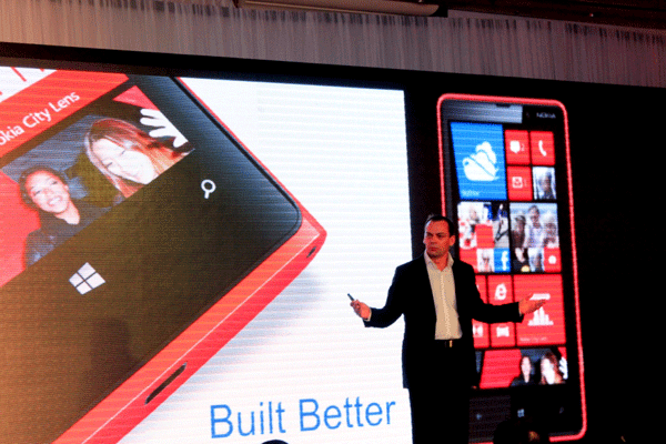 Nokia Lumia 920 và Lumia Nokia 820 Smartphone ra mắt thị trường Việt Nam