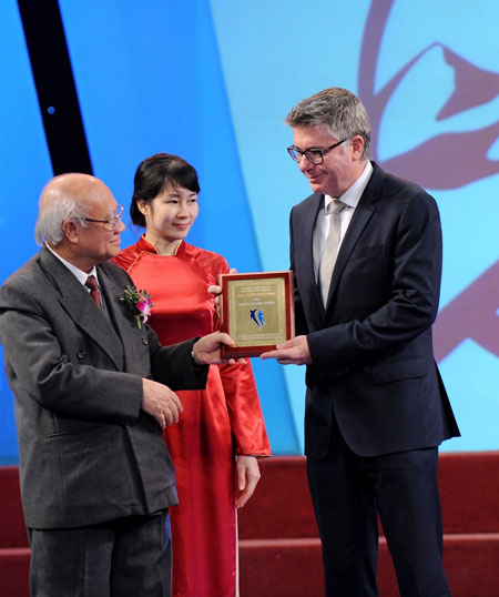 AIA Việt Nam đạt danh hiệu sản phẩm, dịch vụ uy tín chất lượng năm 2013
